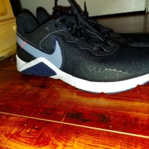 Nike Legend Essential 2 Women's Shoes